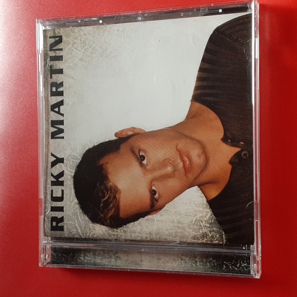 Ricky Martin CD - Picture 2 of 4